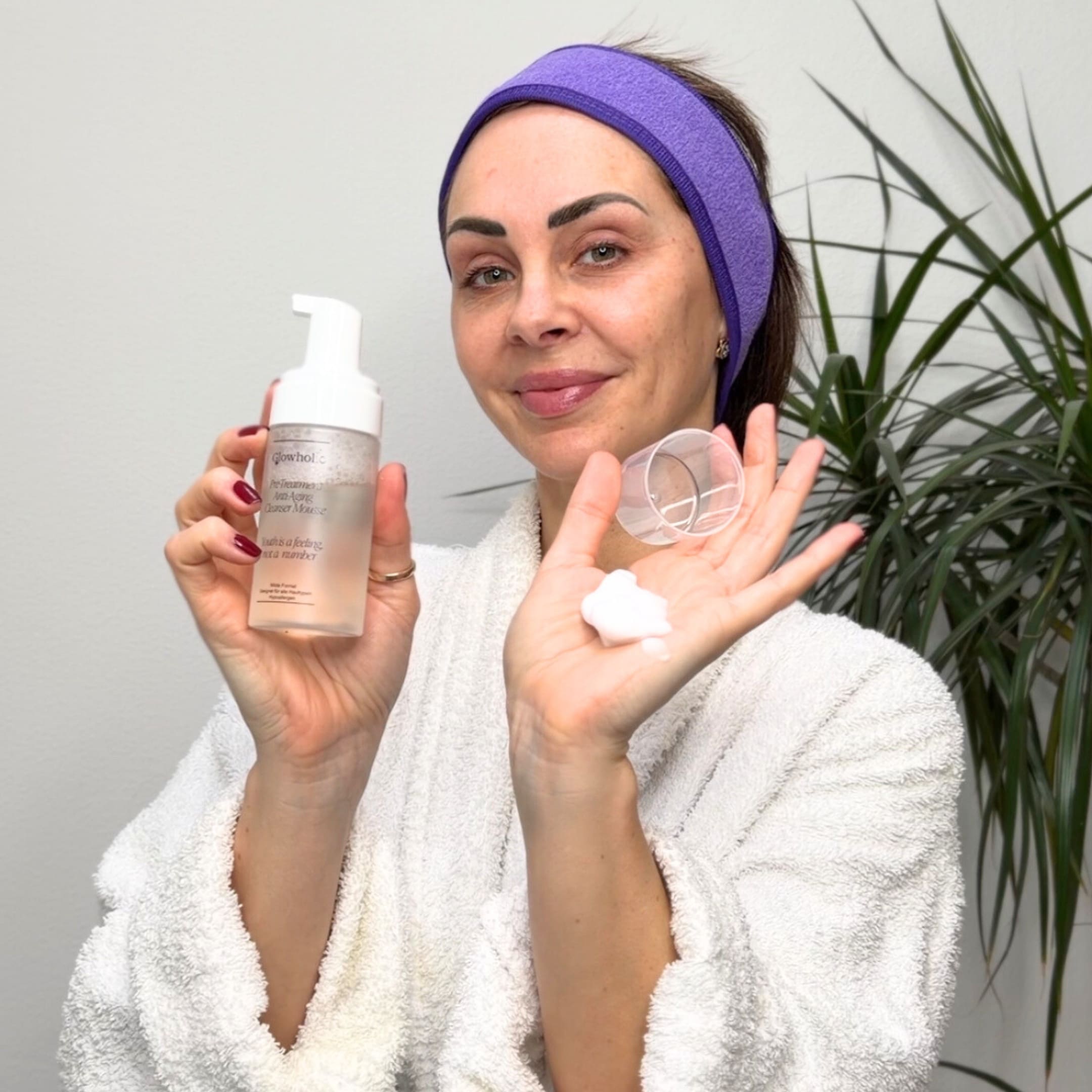 Glowholic Pre-Treatment Anti-Aging Cleanser Mousse – Für die Pflege vor der Micro-Needling-Infusion